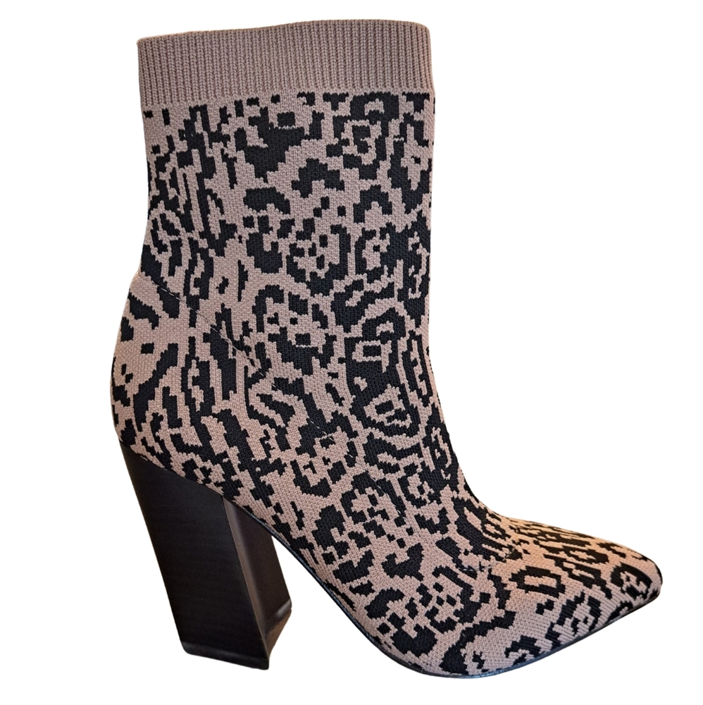 NWOT Vince Camuto Setillen Booties